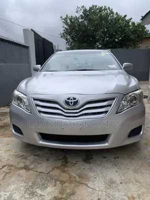 Toyota Camry LE 4dr Sedan (2.5L 4cyl 6AM) 2010 Silver