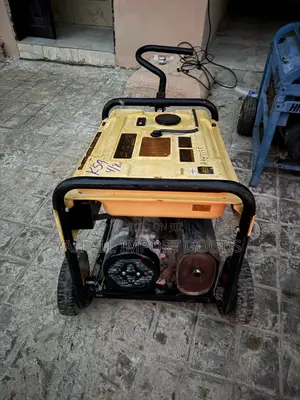 DEWALT DXGNR6500 Portable Gasoline Generator.