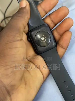 Apple Watch SE 2nd Generation – Neat Fully Functional