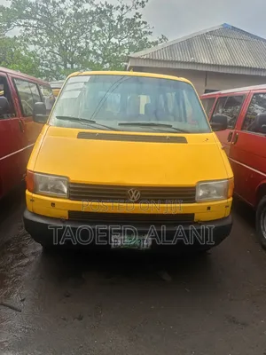 Volkswagen Transporter 2001 Yellow