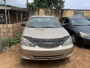 Toyota Camry 2004 Gold