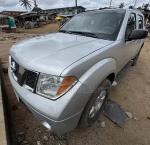 Nissan Pathfinder 2005 Silver