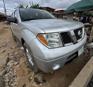 Nissan Pathfinder 2005 Silver
