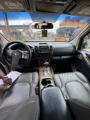 Nissan Pathfinder 2005 Silver