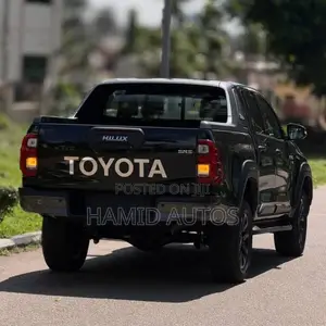 Toyota Hilux 2025 Black