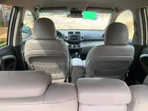 Toyota RAV4 2010 Silver
