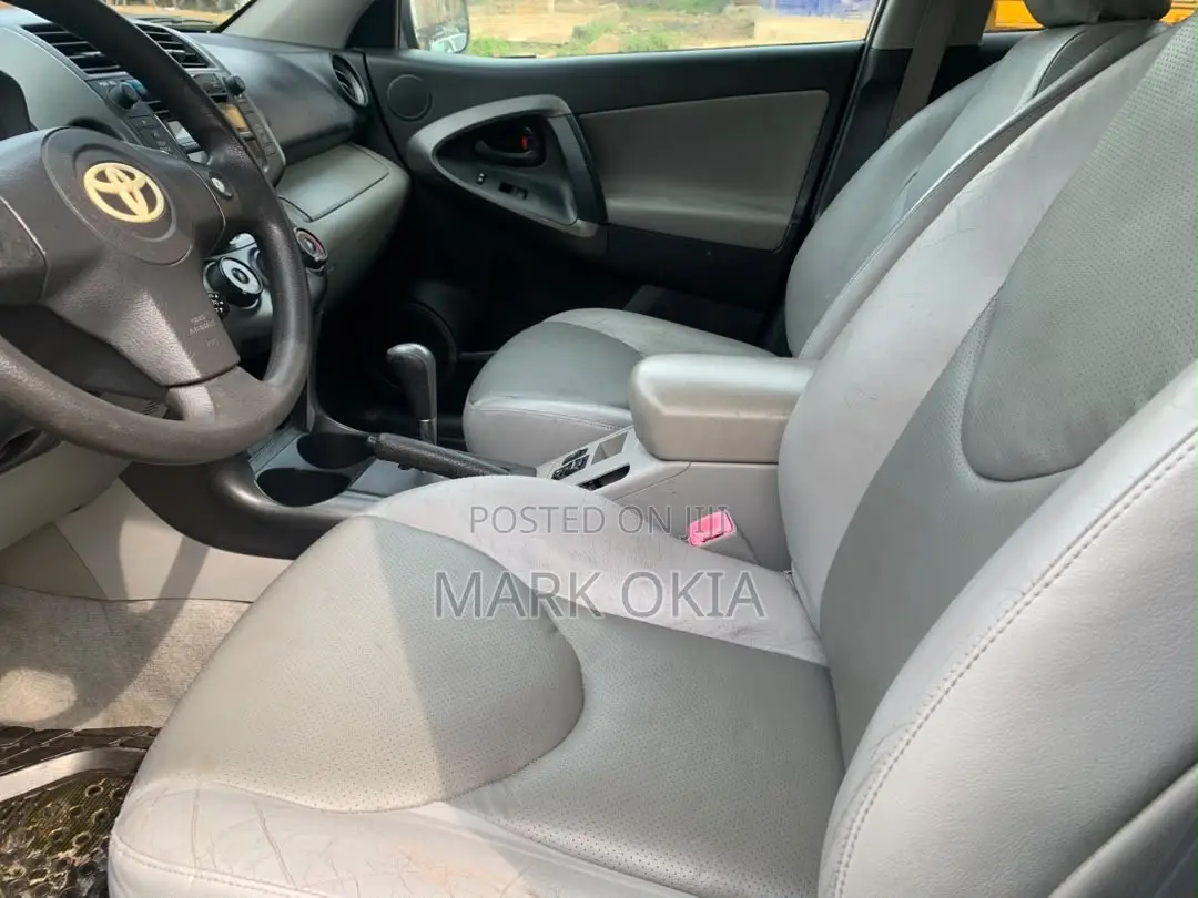 Toyota RAV4 2010 Silver