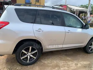 Toyota RAV4 2010 Silver