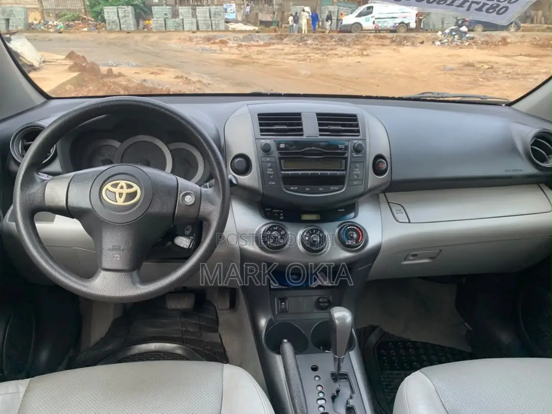 Toyota RAV4 2010 Silver