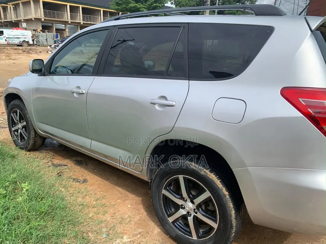 Toyota RAV4 2010 Silver