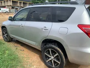 Toyota RAV4 2010 Silver