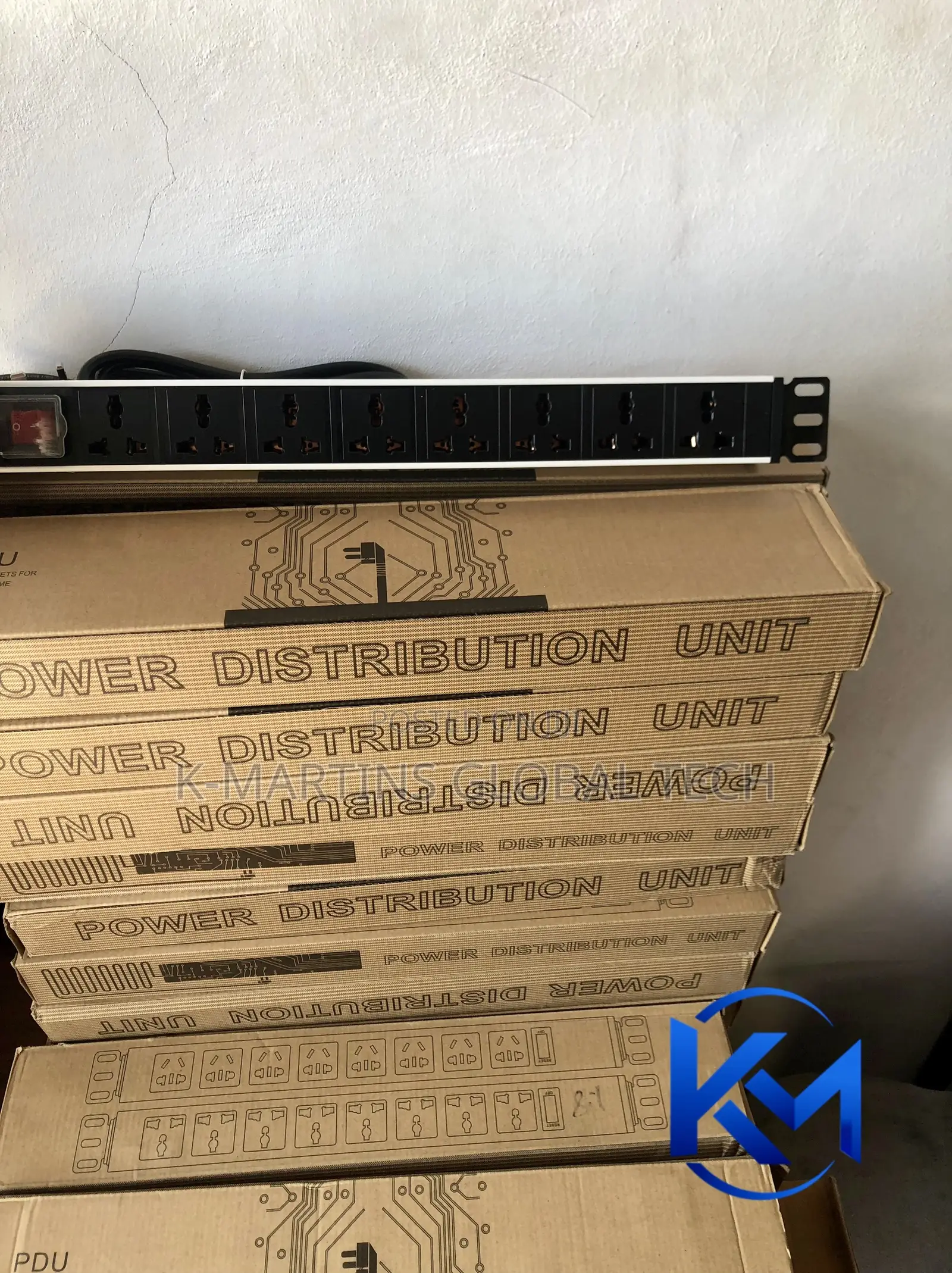 6 Way/8 Way PDU Power Distribution Unit 19 Inch Rack Mount.
