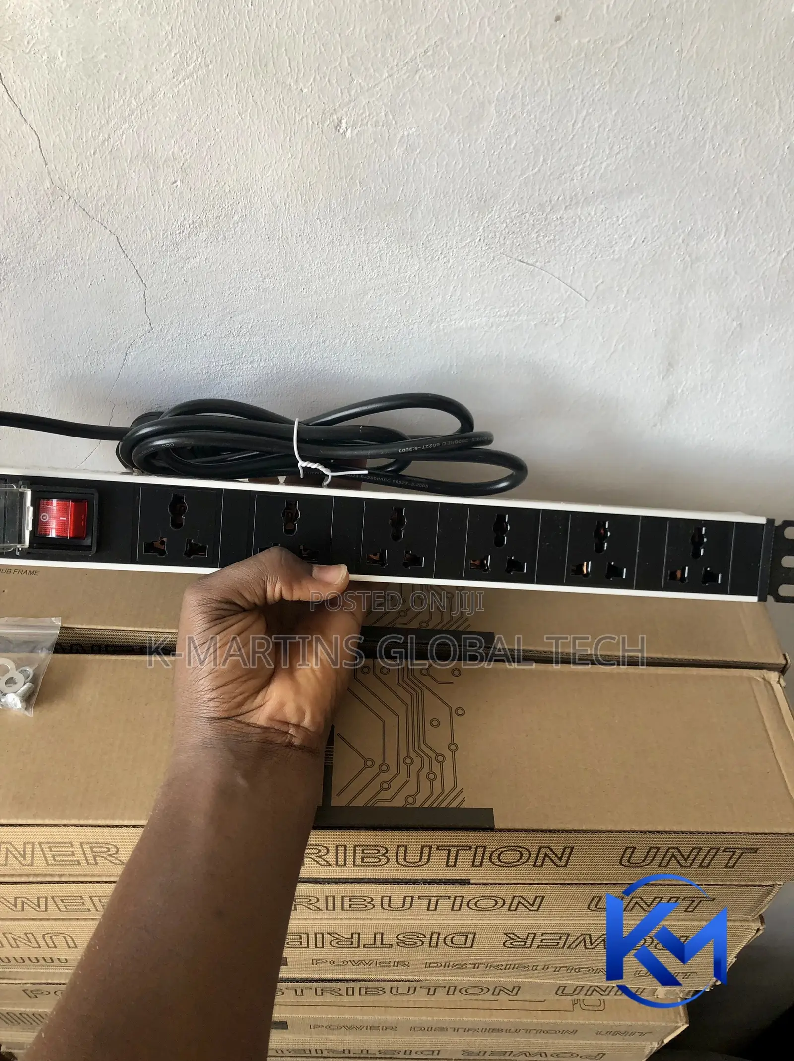 6 Way/8 Way PDU Power Distribution Unit 19 Inch Rack Mount.