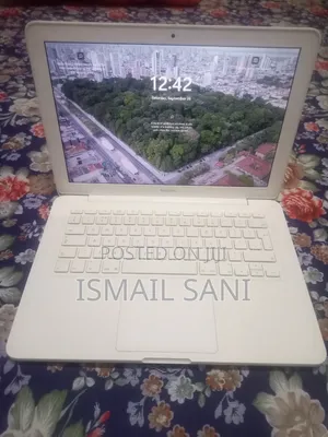 Laptop Apple MacBook 3GB Intel Core M2 HDD 512GB