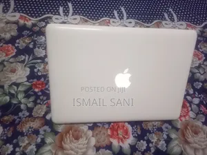 Laptop Apple MacBook 3GB Intel Core M2 HDD 512GB