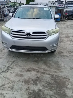 Toyota Highlander SE 2012 Silver