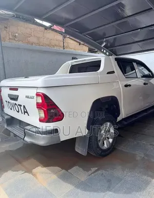 Toyota Hilux 2021 White