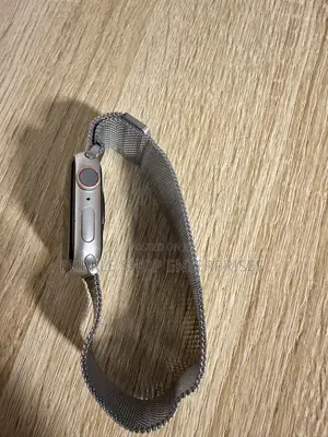 Apple Watch Series 8 – 41mm GPS + Cellular