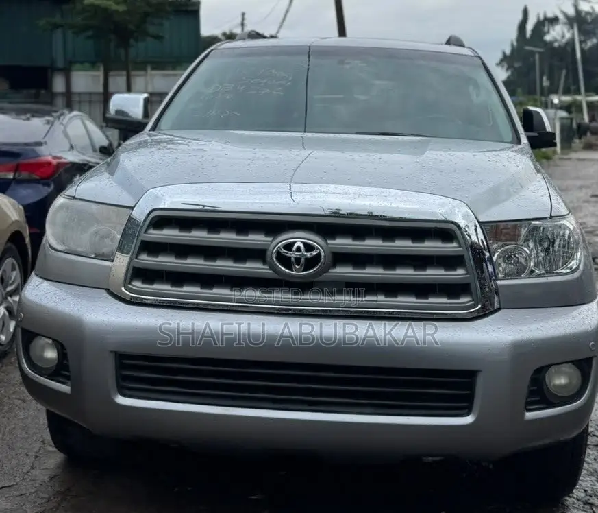 Toyota Sequoia 2010 Silver