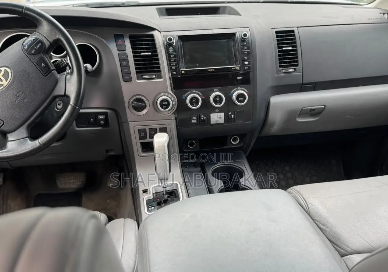 Toyota Sequoia 2010 Silver
