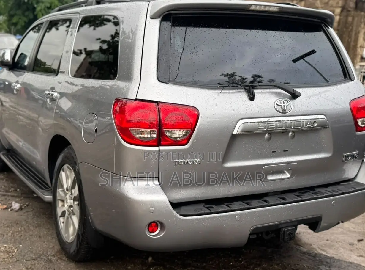 Toyota Sequoia 2010 Silver