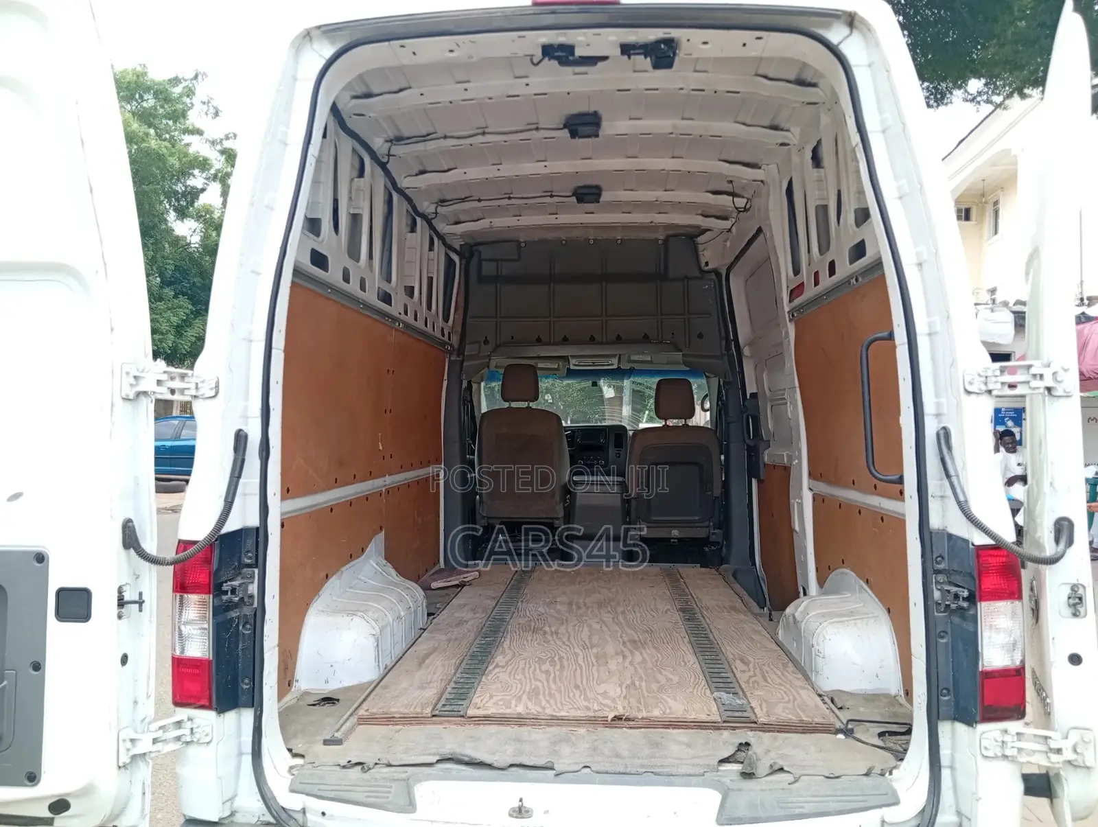 Nissan NV3500 2017 White