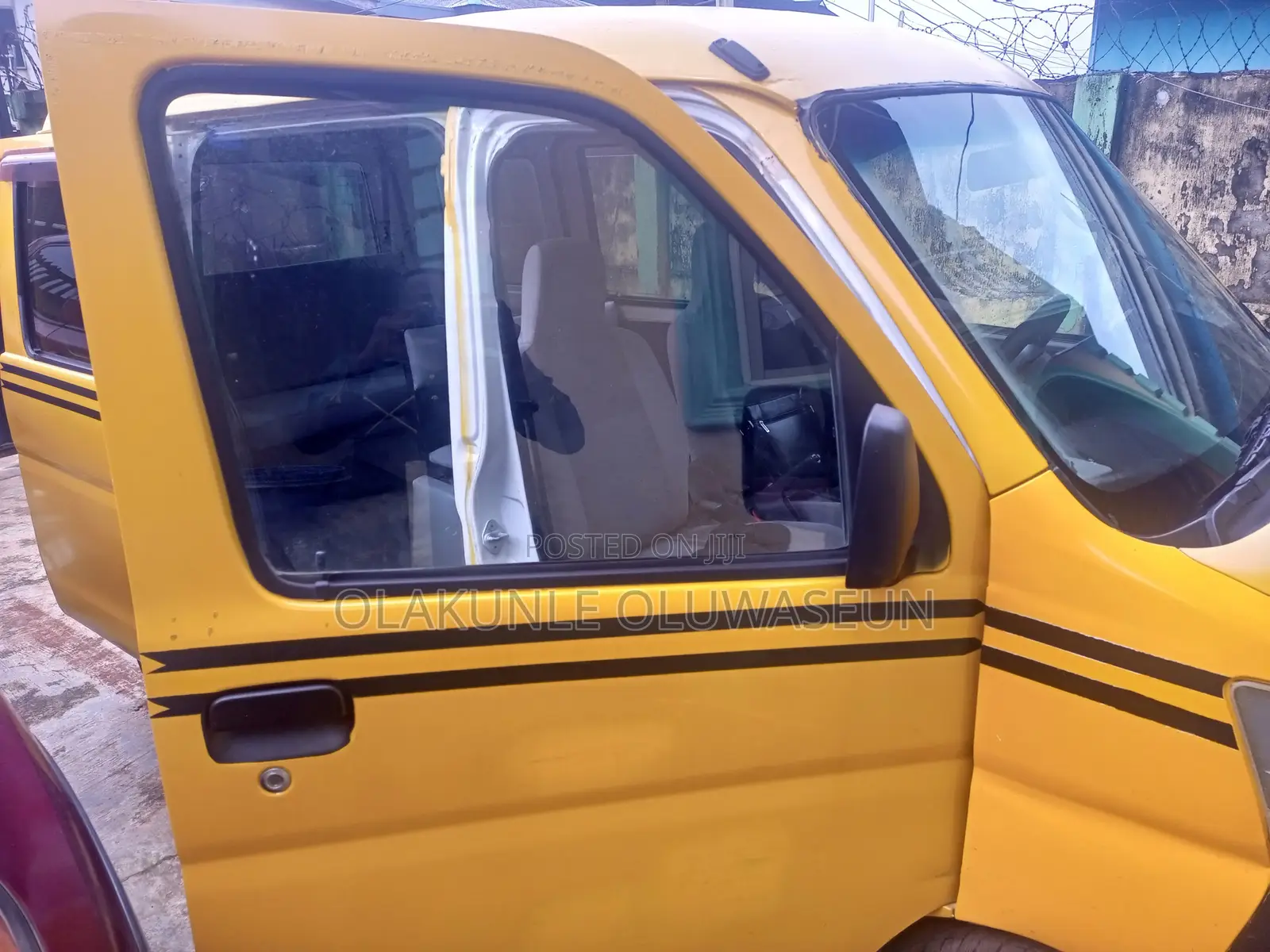 Bus 2005 Yellow