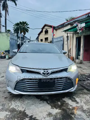 Toyota Avalon Limited 4dr Sedan (3.5L 6cyl 6A) 2014 Silver