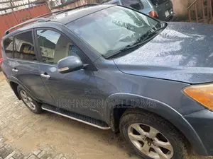 Toyota RAV4 2010 Blue