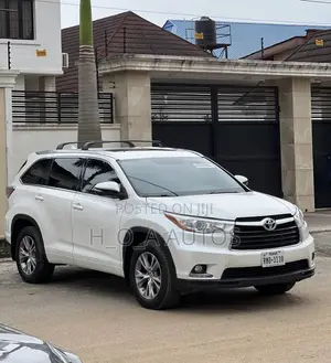 Toyota Highlander XLE V6 4x4 (3.5L 6cyl 6A) 2016 White