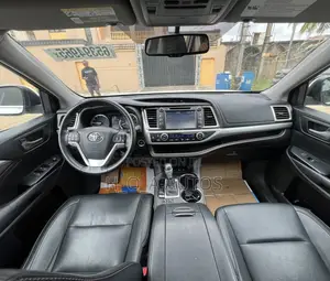 Toyota Highlander XLE V6 4x4 (3.5L 6cyl 6A) 2016 White