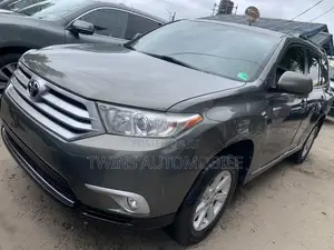 Toyota Highlander Limited 3.5l 4WD 2013 Green
