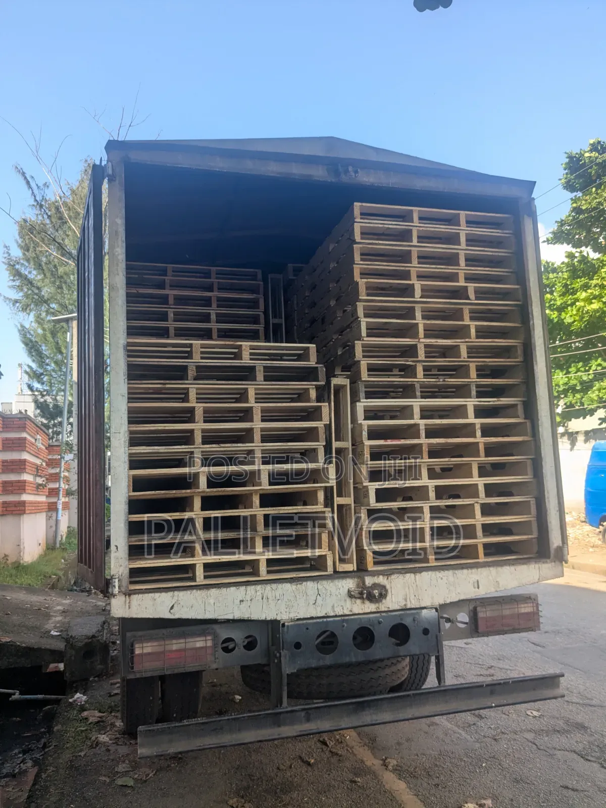 Buy Wooden Pallet for Your Goods Storage