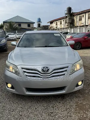 Toyota Camry XLE 4dr Sedan (2.5L 4cyl 6AM) 2010 Silver