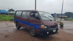 Toyota HiAce 2005 Red