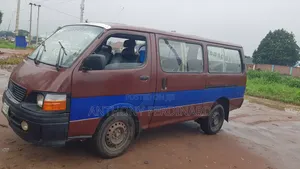 Toyota HiAce 2005 Red