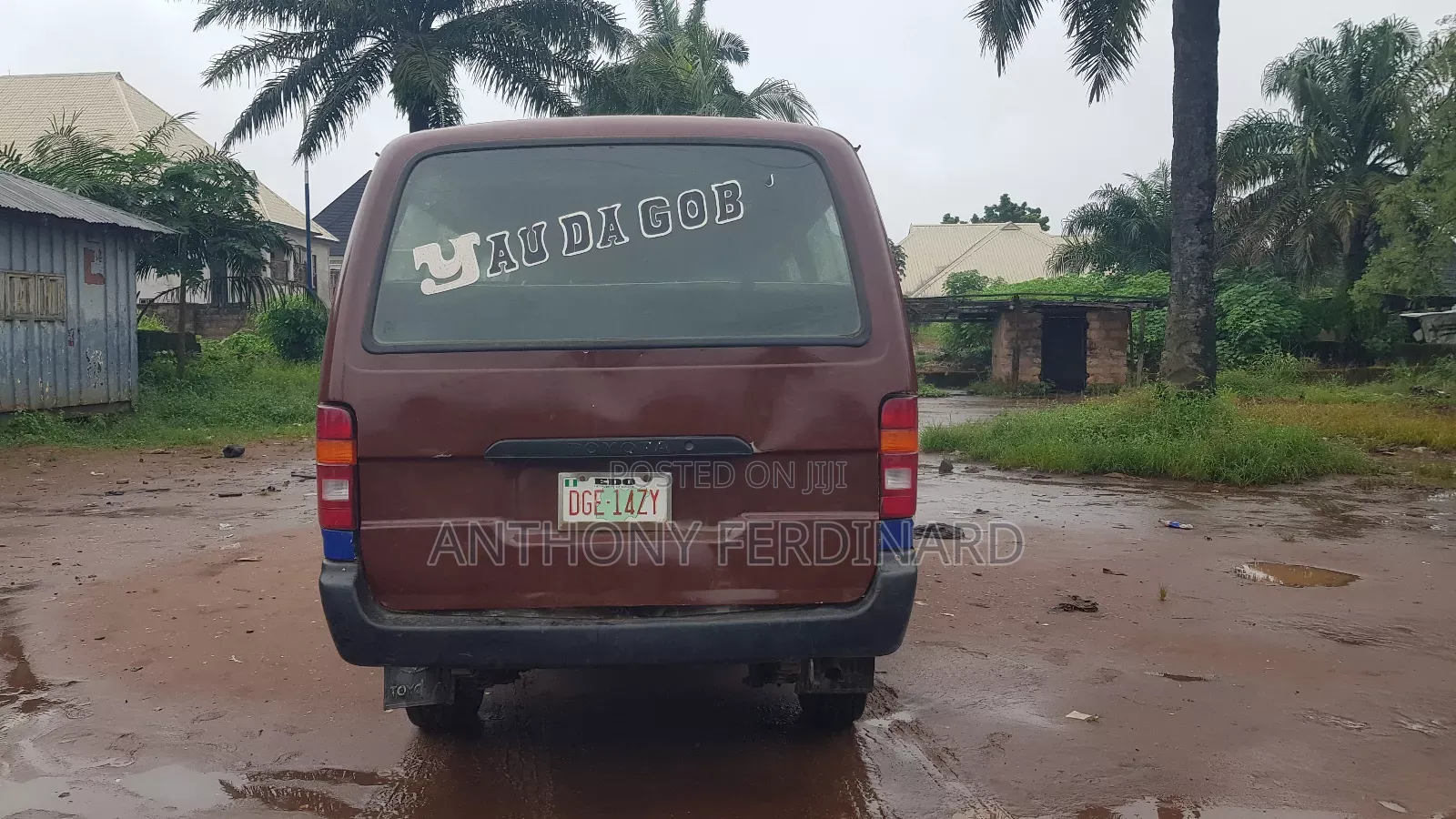 Toyota HiAce 2005 Red