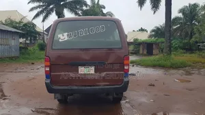 Toyota HiAce 2005 Red
