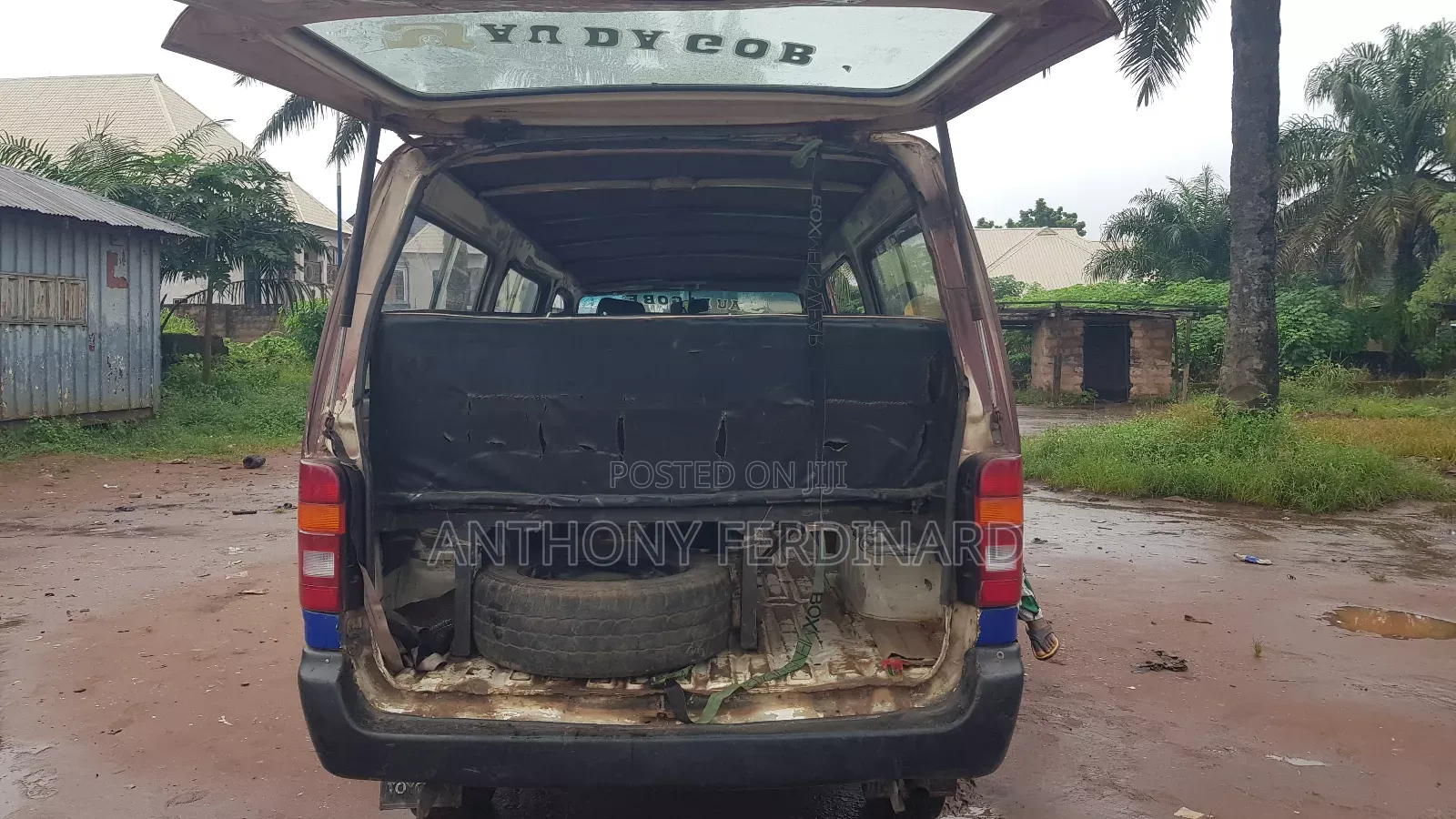 Toyota HiAce 2005 Red