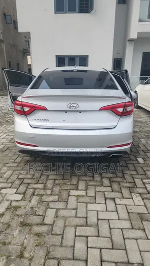 Hyundai Sonata SE 4dr Sedan (2.4L 4cyl 6A) 2015 Silver