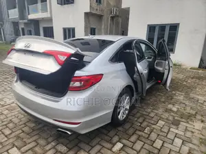 Hyundai Sonata SE 4dr Sedan (2.4L 4cyl 6A) 2015 Silver