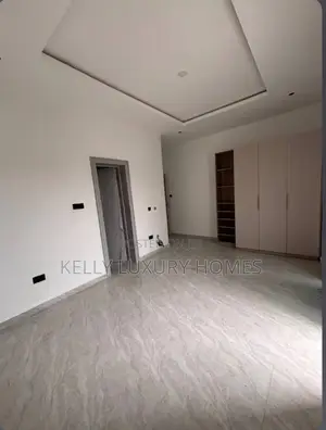 2bdrm Apartment in Lekki Phase 1 for rent