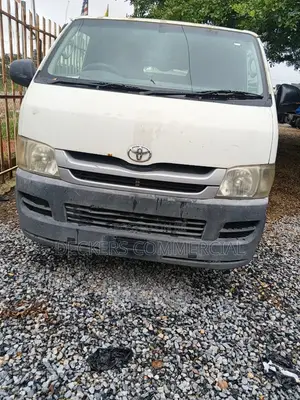 Toyota HiAce 2002 White