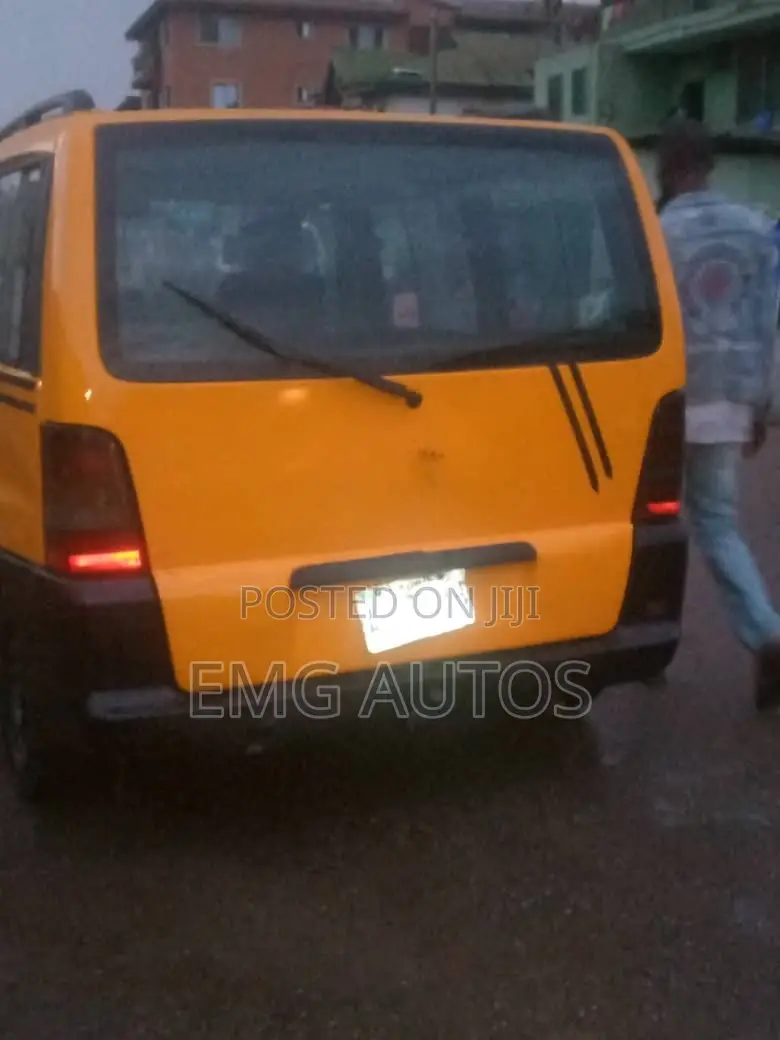 Mercedes-Benz Vito 2004 Yellow