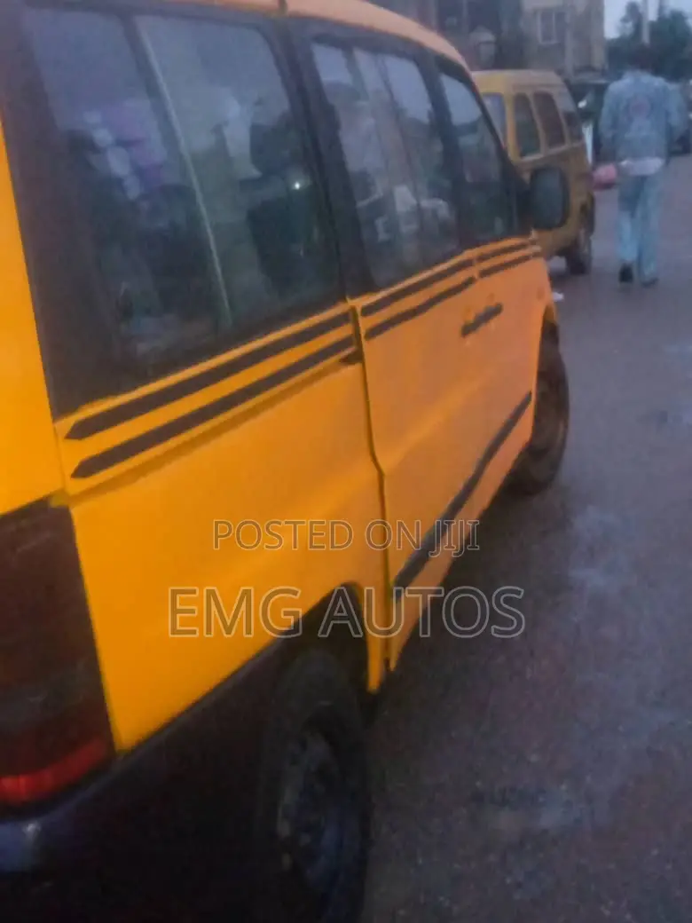 Mercedes-Benz Vito 2004 Yellow
