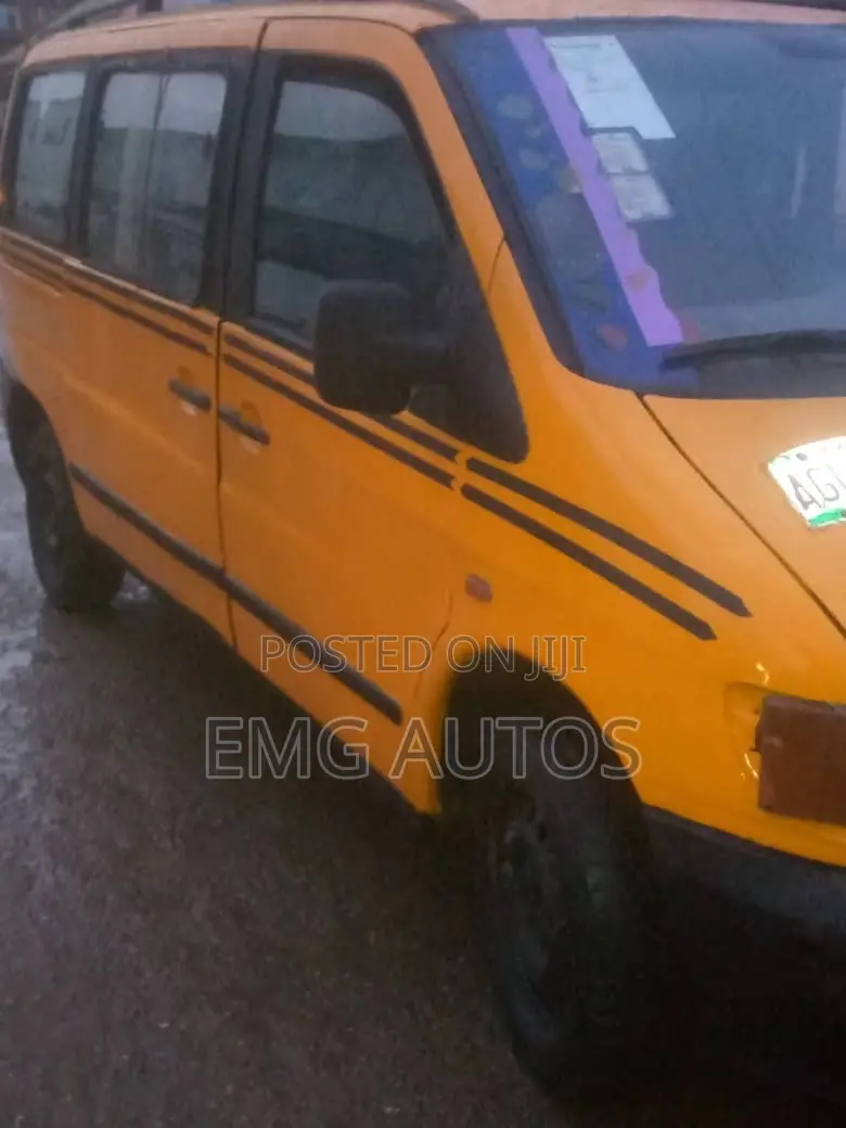Mercedes-Benz Vito 2004 Yellow