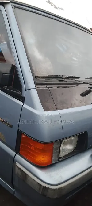 Mitsubishi L300 2004 Blue
