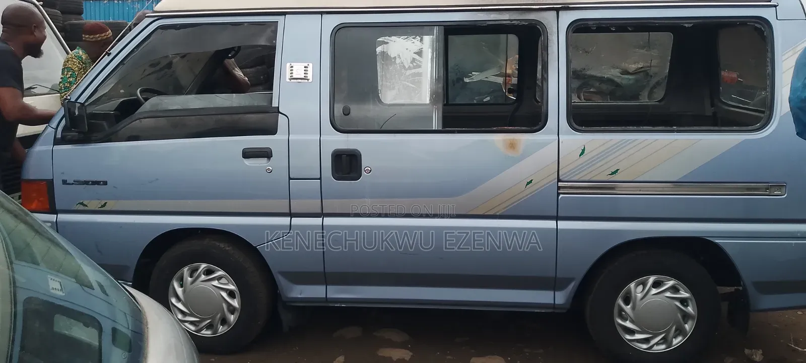 Mitsubishi L300 2004 Blue