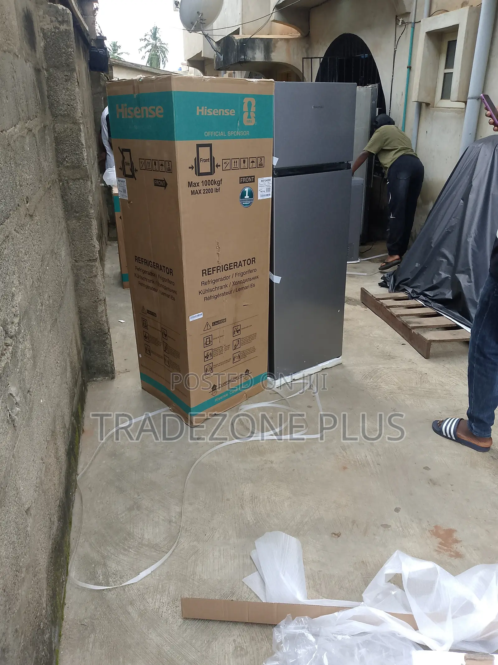 Hisense 240L Fridge – Spacious Interior
