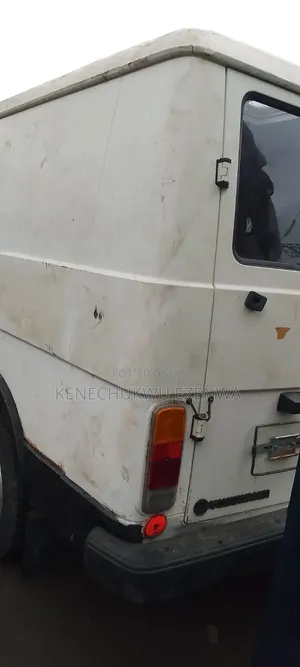 Volkswagen LT 2000 White